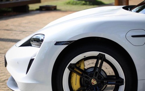 Passeio de Porsche Taycan 4 S 